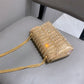 Brilla in serata con questa pochette glamour di strass 