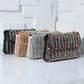 Brilla in serata con questa pochette glamour di strass 