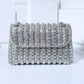 Brilla in serata con questa pochette glamour di strass 